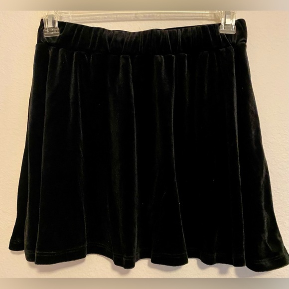 SHEIN Dresses & Skirts - SHEIN Bae Black Velvet Mini Skirt Size L - NWT!